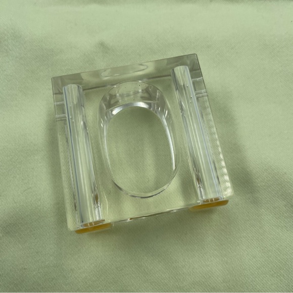 Vintage Acrylic Salt and Pepper Napkin Rings - Picture 5 of 8